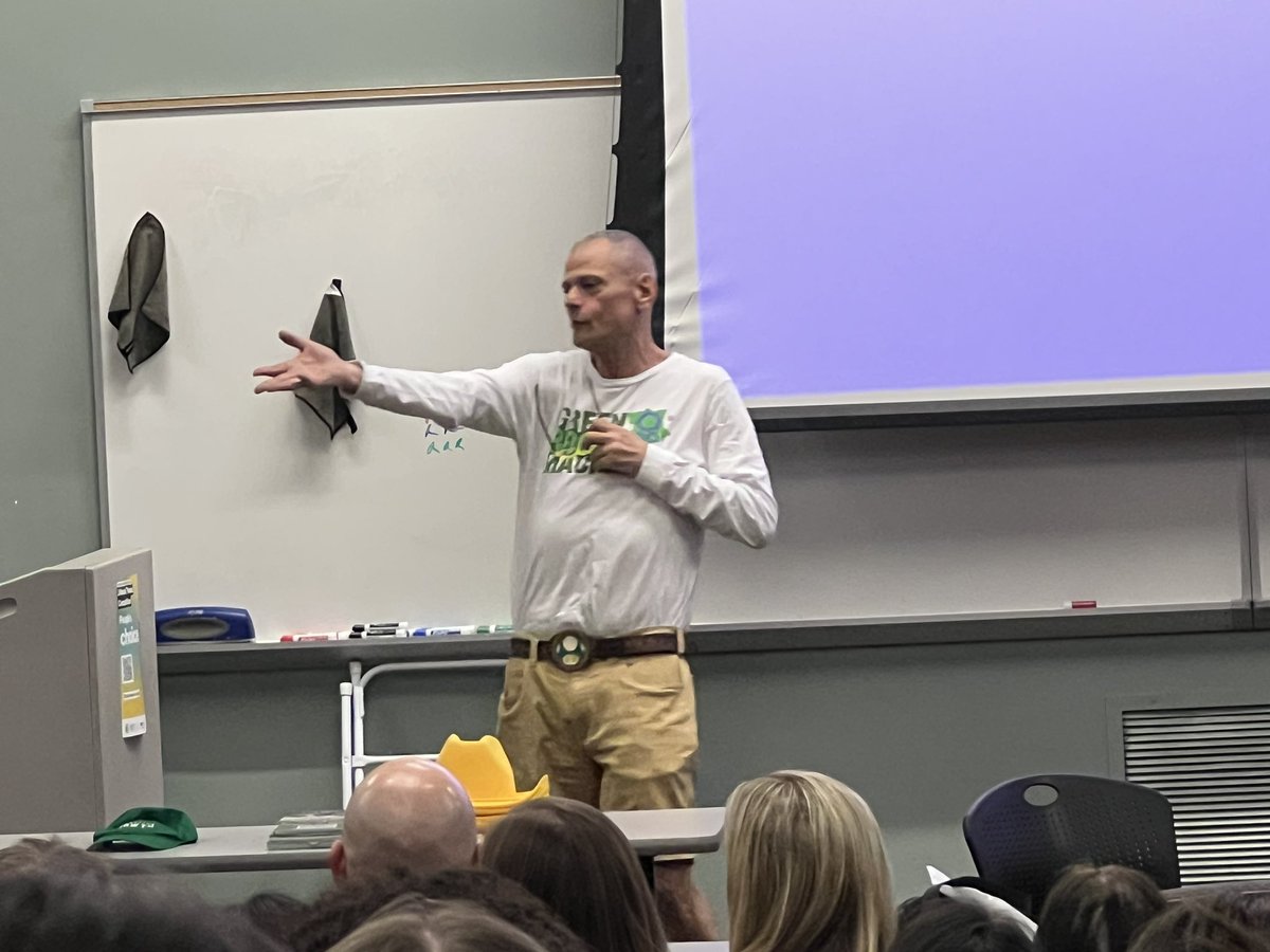 keeptempebtfl's tweet image. What an incredible night at the @greenBXmachine and GreenLight Solutions event! The real star of the evening was the screening of Generation Growth, an award-winning documentary that left us all inspired. 

@StephenRitz, the Bronx, New York native turned Arizona State University…