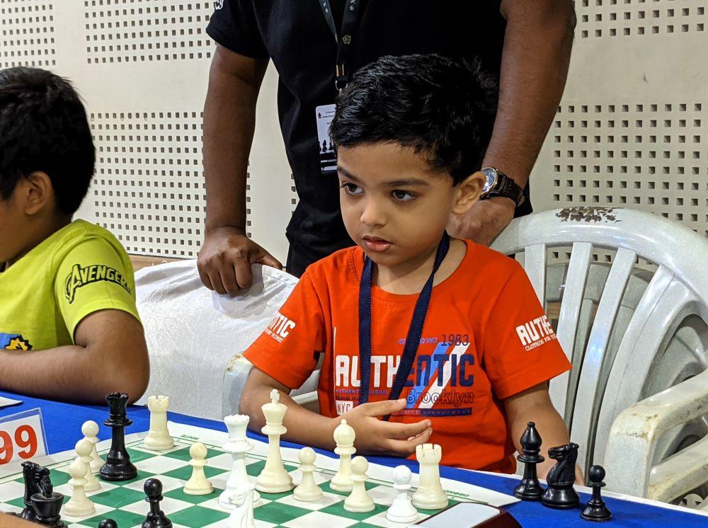 StatisticUrban's tweet image. This is Anish Sarkar. He is a chess prodigy. Born in 2021, he is the youngest FIDE rated player in history, reaching the milestone at the age of 3 years and 10 months.

Insane. Almost everyone on Earth would lose a chess match to this toddler.