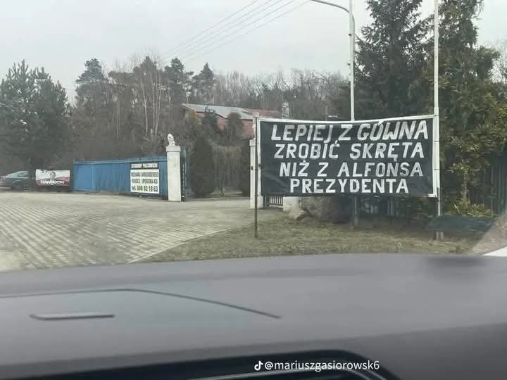 PISEgzekutor (@egzekutor2000) on Twitter photo Poparcie dla <a href="/NawrockiKn/">Karol Nawrocki</a> wyrażone językiem prostego elektoratu partii Przestępców i Skurwysynów <a href="/pisorgpl/">Prawo i Sprawiedliwość</a> ...... No comments Poparcie dla <a href="/NawrockiKn/">Karol Nawrocki</a> wyrażone językiem prostego elektoratu partii Przestępców i Skurwysynów <a href="/pisorgpl/">Prawo i Sprawiedliwość</a> ...... No comments
