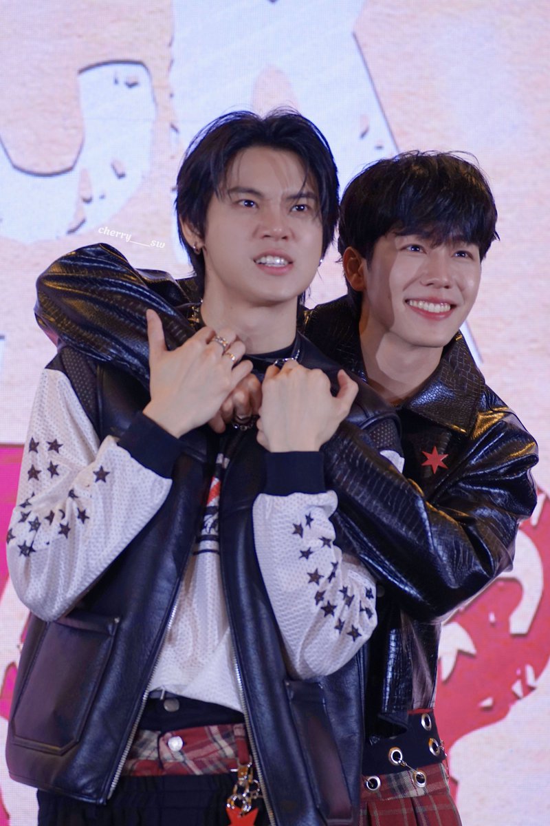 cherry___sw's tweet photo. 20250301 
YINWAR FM IN Singapore 

Frenemy or fen? 🫣💖

#YinWarKingCardFMinSG
#yinyin_anw @yinyin_anw 
#warwanarat @warwanarat https://t.co/1Gwm2bdd6x