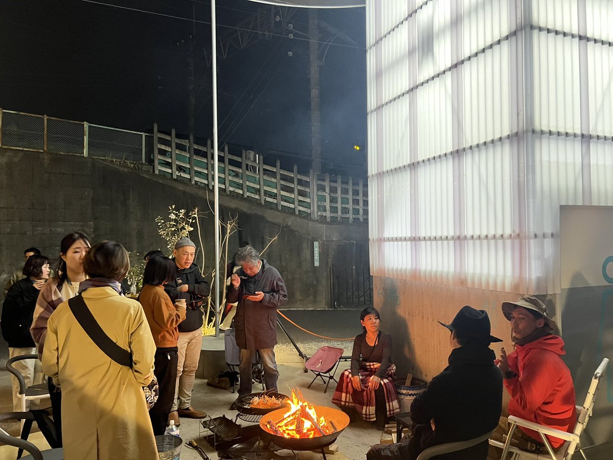 ryuji_fujimura's tweet photo. 杉戸のあとは所沢のインフラスタンドで開催される焚火会へ。所沢のプレイヤーが自然と集まるこの感じ、楽しい。企画して下さった小澤さん、ありがとうございます！ https://t.co/nIKJ44XSV0