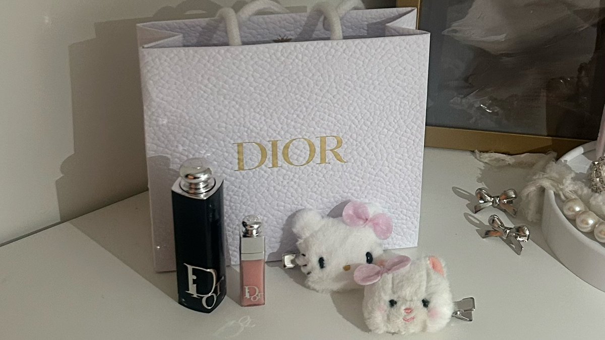 riukko_0830's tweet photo. Diorのリップ買っちゃった🫶🏻
ずっと気になってた色だったの！！
店員さんめっちゃ優しくて幸せ https://t.co/8MDqwWI9qh