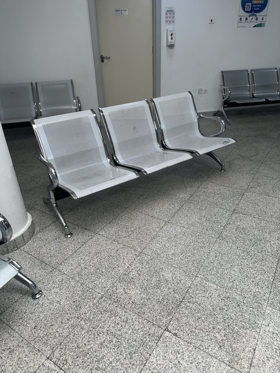 إلى الشؤون الصحية بالمنطقة الشرقية(الدمام)هذه الكراسي الحديدية في مركزصحي حي بدر الشرقي والغربي غرب الدمام متعبة جدا ًجداً للمراجع نأمل استبدالهابكراسي مريحة ودولتنا حفظهاالله حريصة على راحة المواطنين ورفاهيتهم وهذه الكراسي تتنافى مع هذا التوجيه والتوجه ونتمنى لانراها في أي مكان