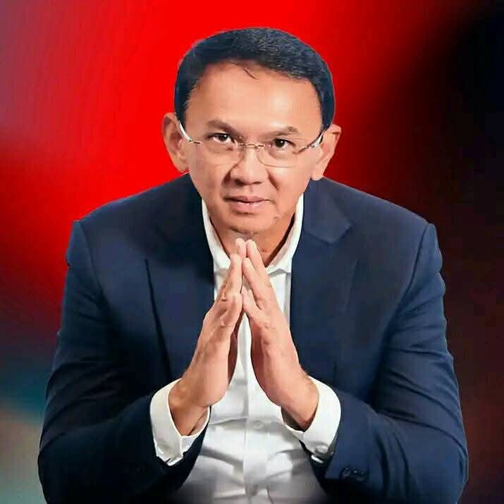 Salah satu poin penting yang dapat ditangkap dari cerita wawancara Ahok yang banyak berseliweran di lini masa; "Jokowi bubarkan Petral karena dianggap sarang mafia migas, tapi orang-orang Petral direkrut masuk di Pertamina Patra Niaga," kata Ahok..

Riva Siahaan sang Dirut Patra