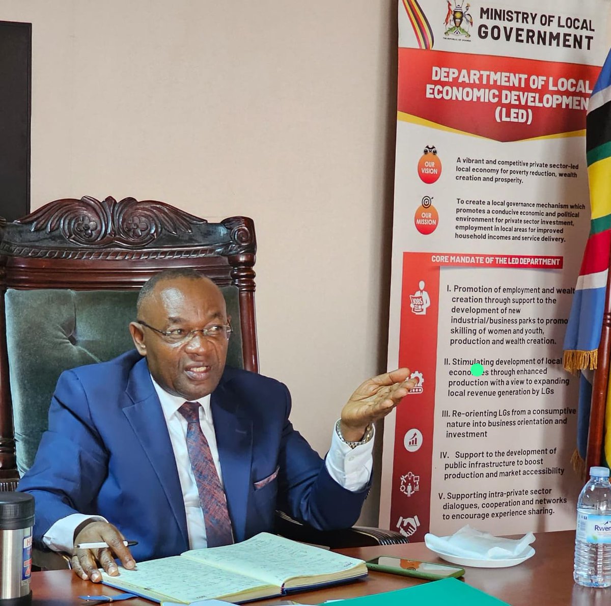 raphaelMagyezi's tweet image. Service Delivery must take priority over political rivalry. During yesterday&apos;s meeting with the political and technical leaders of Kole District, leaders were urged to embrace teamwork, transparency, and digital transformation to drive development. Corruption in recruitment and…