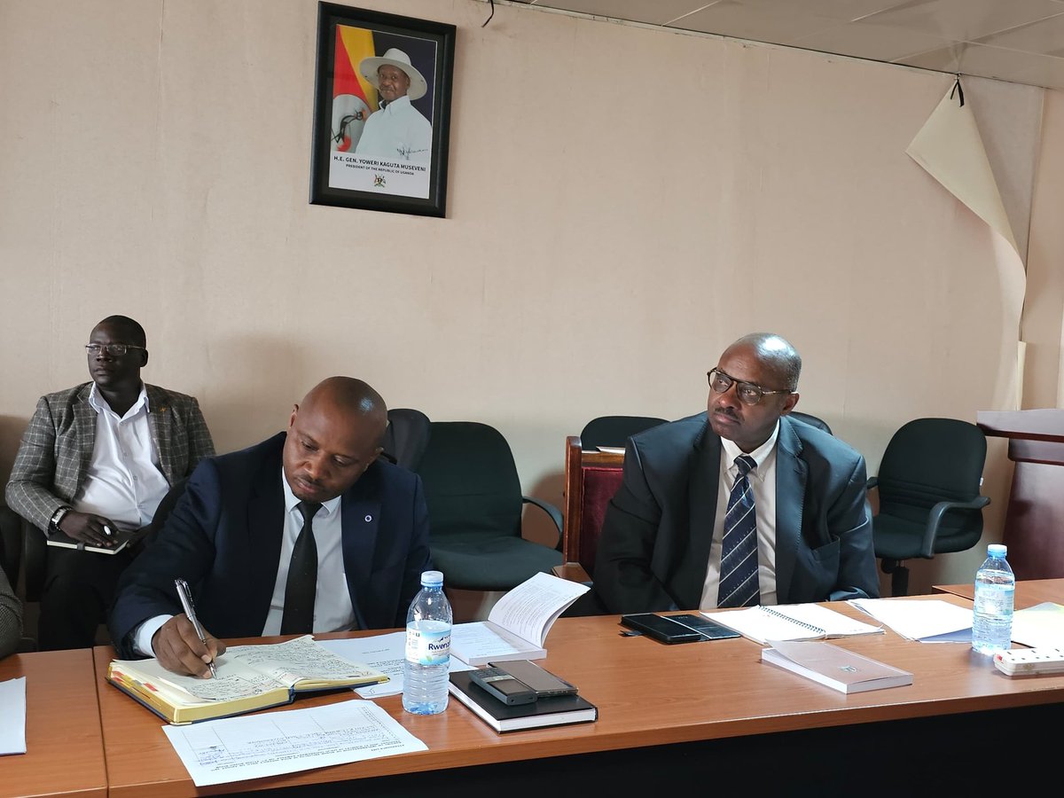raphaelMagyezi's tweet image. Service Delivery must take priority over political rivalry. During yesterday&apos;s meeting with the political and technical leaders of Kole District, leaders were urged to embrace teamwork, transparency, and digital transformation to drive development. Corruption in recruitment and…