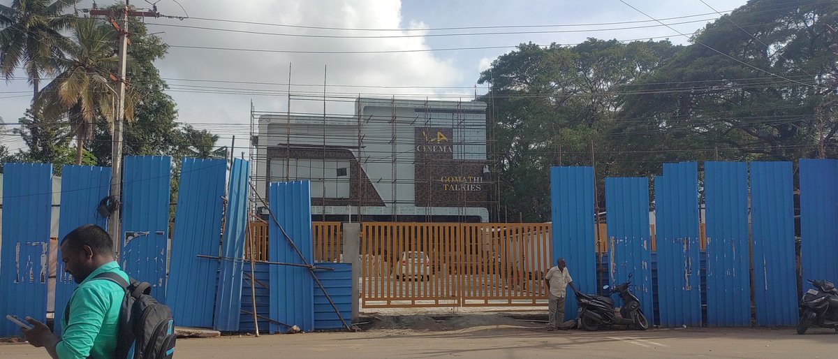 AzharDeen348's tweet photo. La Cinemas Multiplex (gomathi talkies) Mayiladuthurai 90% completed opens Soon(April)🤩
#Mayiladuthurai #Lacinema #TouringTalkies #Karaikal #Thichy https://t.co/jYfuaTp7qa