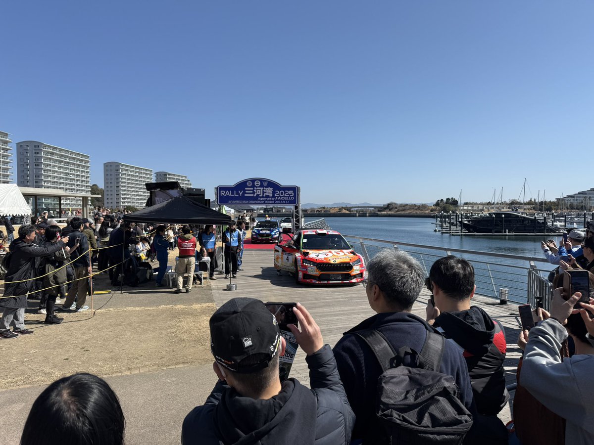 akiraitami's tweet photo. 愛知県蒲郡市「RALLY 三河湾2025」盛り上がっています🚗『#蒲郡マリンフェスティバルinラグナマリーナ』
にも大勢の方にお立ち寄り頂き #レクサス の車輌や、6億円!?のレクサスボート #LY650 などもご覧頂いています🛥️
3/2(日)は曇り予報
ぜひ遊びにお越しくださいね🙇♂️
#伊丹章 https://t.co/dm1mYfI4av