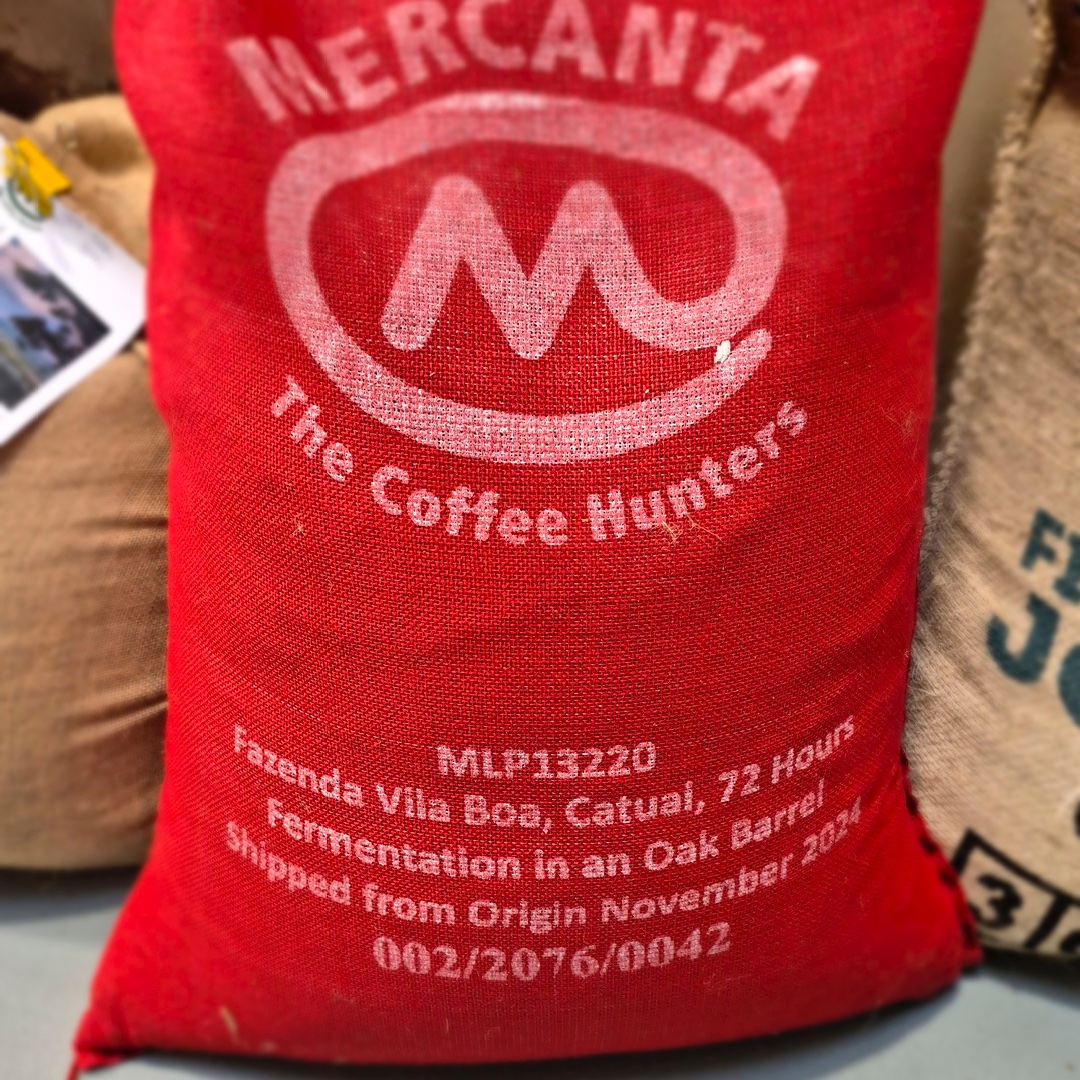 CarvetiiCoffee's tweet image. Our next Roaster's Choice Coffee has landed at the Roastery! An interesting 72hrs Fermentation in an Oak Barrel. Guess what flavour notes we might get from this one?

Subscribe here:
carvetiicoffee.co.uk/products/month…

#roasterschoice #coffee #coffeeroasting #coffeeroaster #specialtycoffee