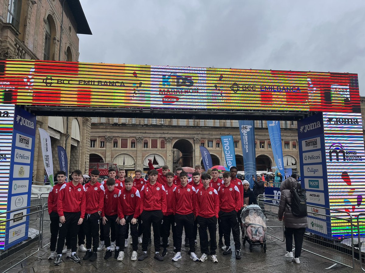 Nice little walk up to the main square of Bologna before heading down on the train to Rome and then on to Fiuggi ⚽️🚝🚌