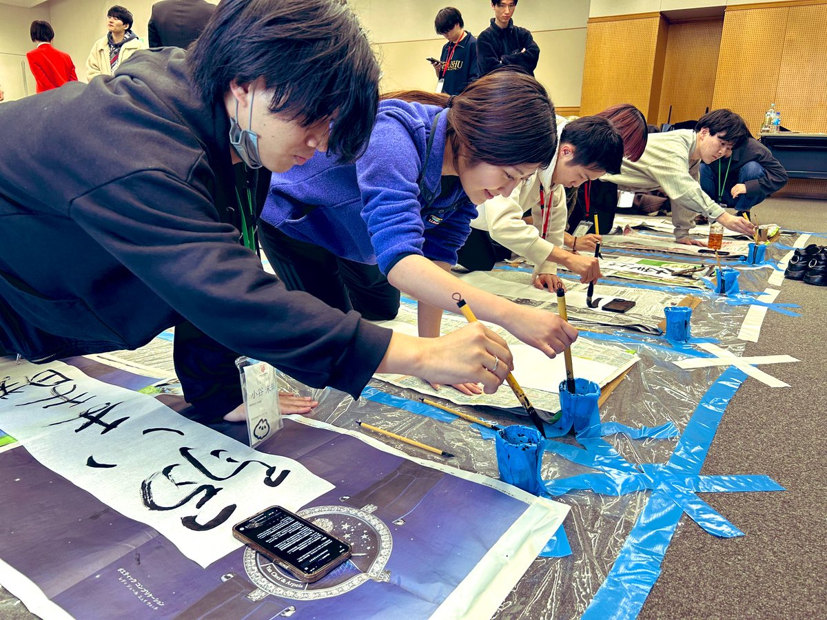 MAKERS_U's tweet image. MAKERS10期事前カリキュラム、狂気の1ヶ月間合宿が終了しました。
初日とは、みんなの表情も、纏うエネルギー感も、醸し出す空気感も、一人一人の佇まいも360度変わったなと深く感じた最終日でした。

最後、円になってのチェックアウト、一人一人が、魂から言葉を紡いでいて、美しい時間だったな。…