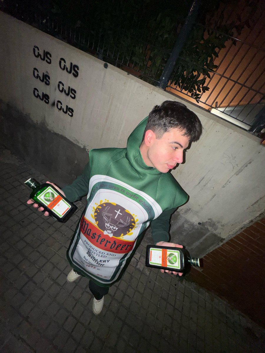 ThatboySnx's tweet photo. Hola 👋🏻 @Jagermeister_es https://t.co/sznhG4d5cM