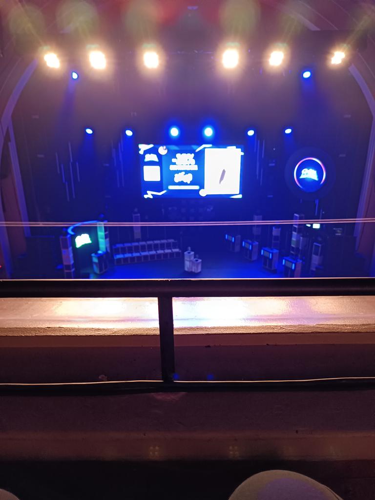 Je reviens de Culture Clash, j'ai rarement vécu une journée aussi belle, tout était parfait !

Que dire a part merci <a href="/AREtoiles/">Etoiles</a>, t'as mis la culture sur le devant de la scène de la plus belle des manières (et merci pour les quelques mots qu'on a échangés ensuite 🙏)