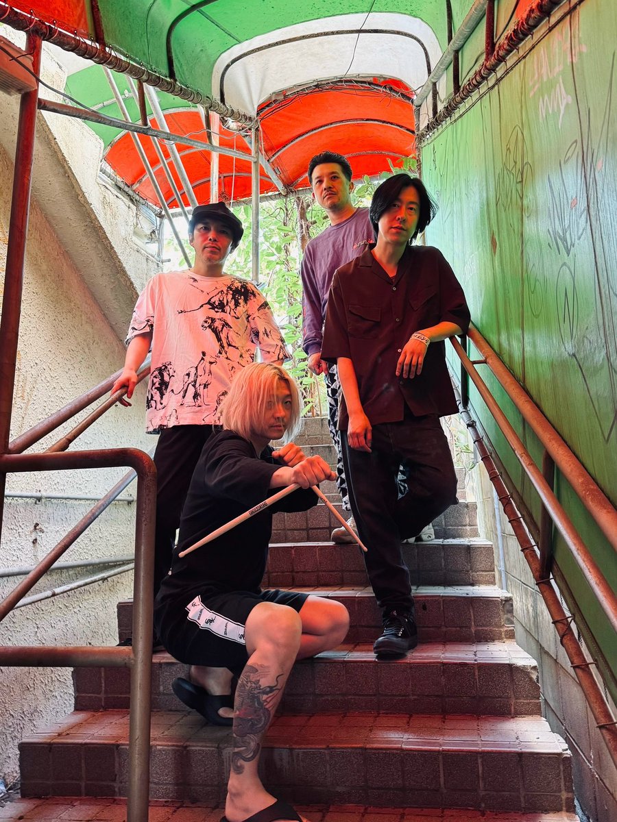straightenerjp's tweet photo. 11月から全国21箇所まわった
The Ordinary Road Tour

本日ツアーファイナル 沖縄 桜坂セントラル
ありがとうございました！

これからも12th Full Album「The Ordinary Road」をよろしくお願いします!!

#ストレイテナー https://t.co/OfPccpytkK