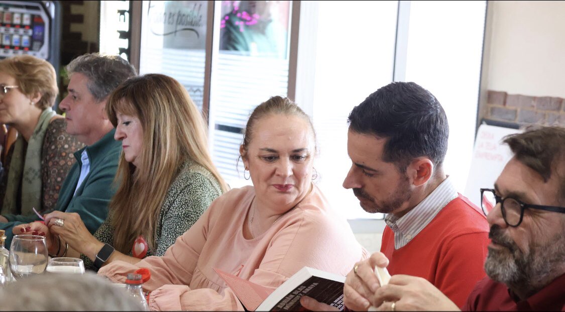 PSPVPSOEGavarda's tweet image. “Este siempre ha sido un partido abierto y aún tiene que serlo mucho más, nuestra formación política es una herramienta de la sociedad y tiene su riqueza en la diversidad” 
🗣 @CarlosFBielsa 
🫰#FuturCompartit 
♥️#LaFuerzaDeLaMilitancia