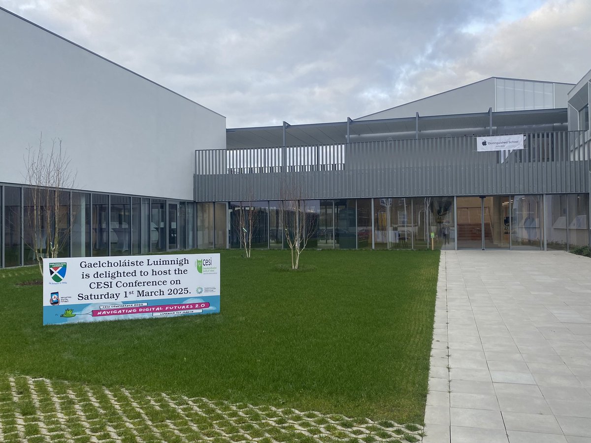 Cúrsaí faoi lán seoil anseo le <a href="/cesitweets/">CESI</a> Fantastic crowd and atmosphere around the campus this morning.