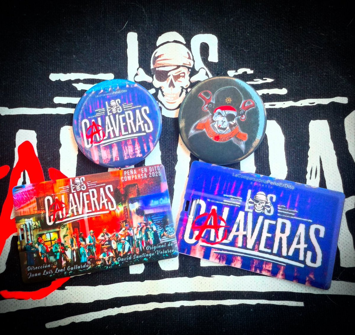 ComparsaErDito's tweet image. BÚSCANOS EN LAS CALLES PARA CONSEGUIR TUS CHAPAS Y TUS PENDRIVE.

Tenemos dos modelos de cada para que elijas la q más te guste.

El pendrive incluye: Repertorio de estudio + Repertorio en directo COAC + Libreto + Poster

Pendrive: 8 €
Chapas 1 €