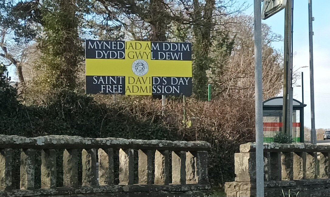 Mynediad am ddim heddiw -dewch draw.
Free admission today - come over.