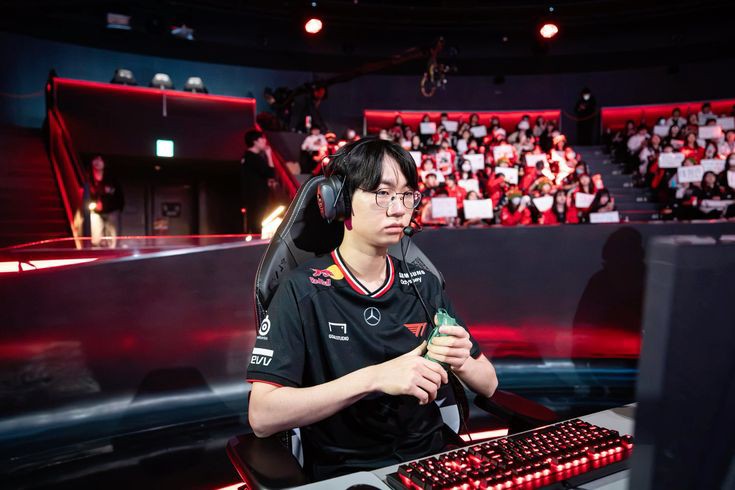 doranarchive's tweet photo. HOW?????? Like seriously, how did he go from cute to devastatingly handsome?? https://t.co/7JUZU44Uxk