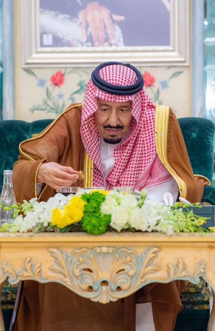 Fahdalawsi's tweet photo. رمضان فرصة لنرتقي بأرواحنا، ونجدد العهد مع الله، ونعيش لحظات النقاء
#انجي_خوري 
#رمضان_كريم https://t.co/LhdypwtkYT