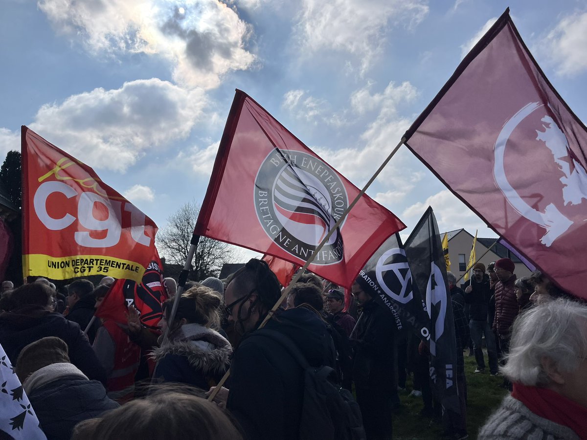 100 den e Kentreg da harpañ <a href="/AntonBurel/">Anton Burel</a> ha lavarout nann d'ar faskourien !  #bzhg #antifa