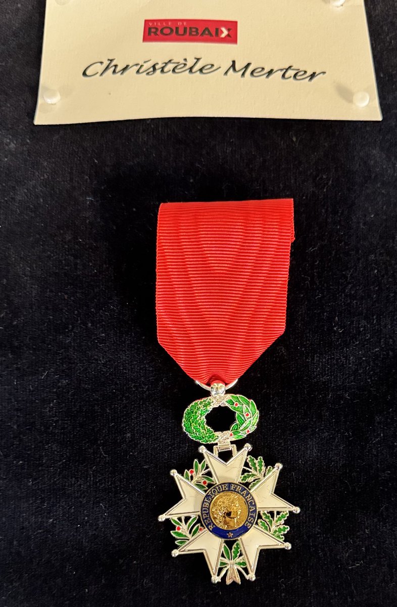 GDelbar's tweet photo. 🏅 Félicitations à Christèle Merter, élevée ce matin au rang de Chevalier de la #LégionDHonneur par Yves Dubief.
De l' ENSAIT à @LaGentleFactory , elle prouve qu'une mode 100% roubaisienne et durable est possible.
L'innovation textile renaît ici !
#Roubaix #ModeDurable https://t.co/POlSgm6otw