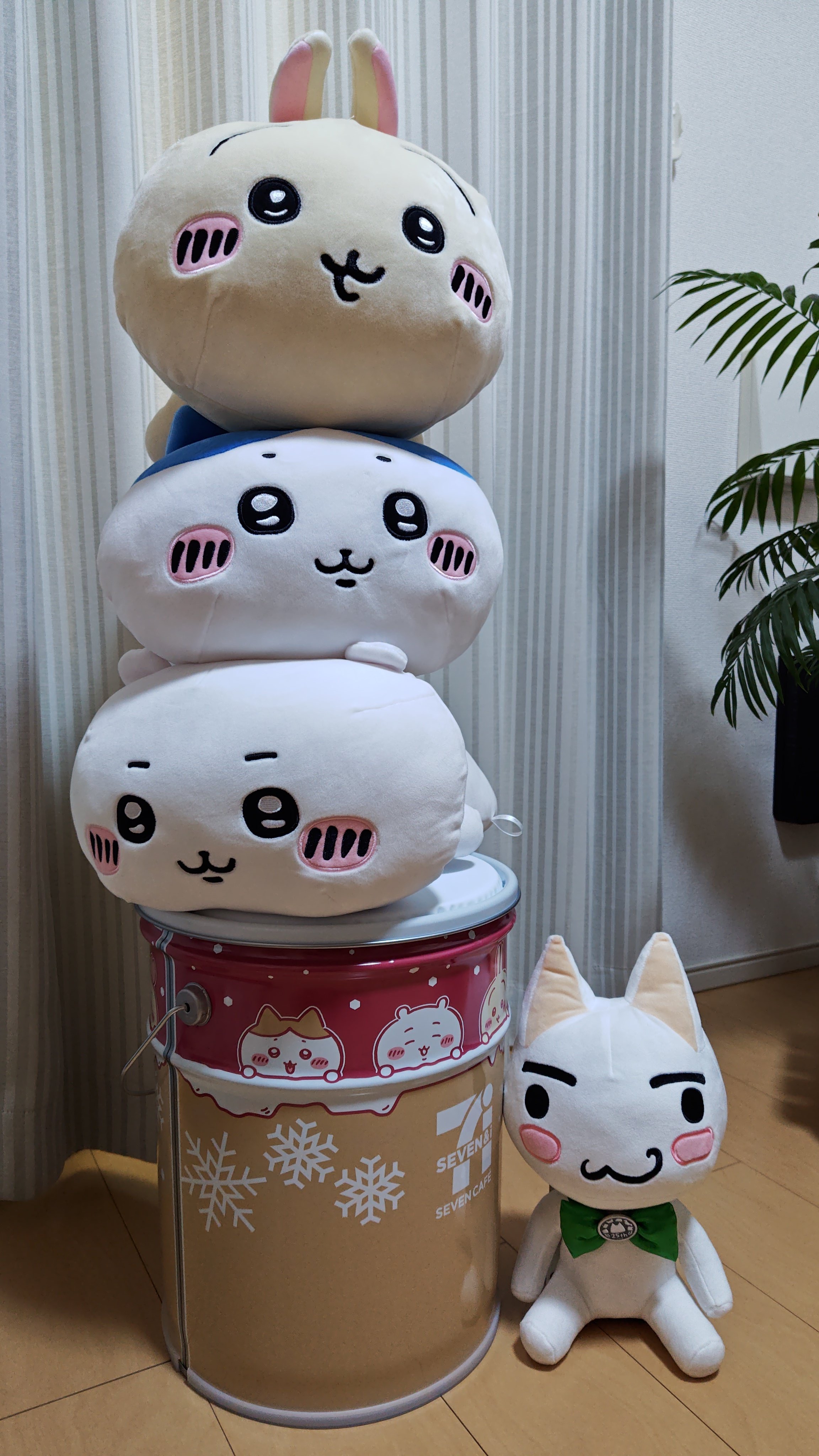 海外限定】 セブンイレブンのちいかわカフェラテカップスツール
