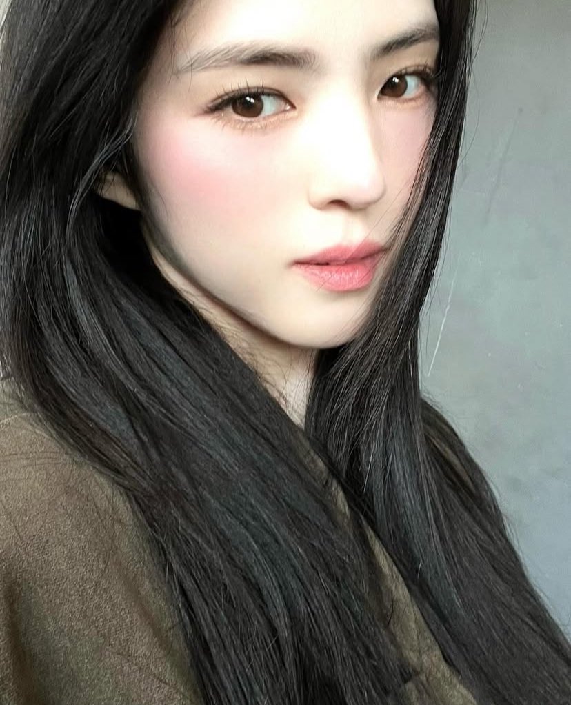 Hey! Did you miss me? I'm back with my new update. I missed you all so much. 🌱 My new project is going well, I'm taking good care of myself and the weather is a little nicer.