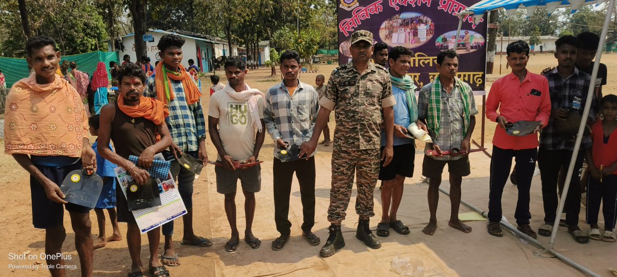196BnCRPF's tweet photo. #196BnCRPF
📌Civic   Action programme was organized by 196 Bn at B/196 Sitapur Camp 
📌Bridging Hearts, Building Trust !
📌House Hold Items, Clothes, Education material &amp; Sports Material Distributed 
@crpfindia 
@CRPF_sector 
@cgsectorcrpf 
@digrangehyd 
@ops_dig https://t.co/yJaH3TEEht