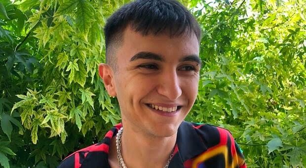 confundustria's tweet image. Sottomarina di Chioggia - VE.
Si chiamava Andrea aveva 21 anni e faceva l&apos;operaio.
La settimana scorsa è morto  colpito da un pannello metallico in cantiere.

#MorireDiLavoro una guerra che non frega un cazzo a nessuno.