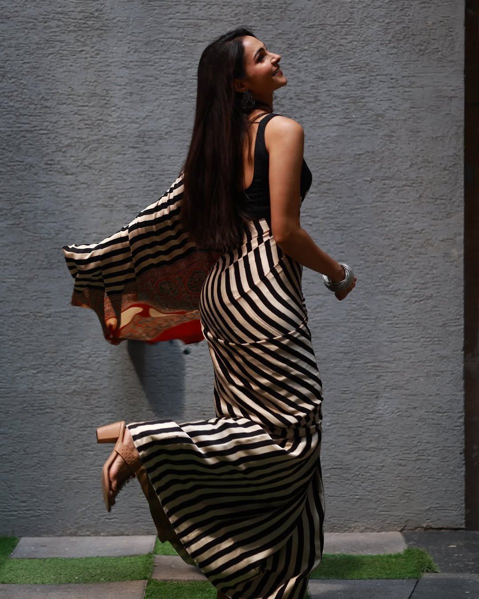 andrea_jeremiah's tweet image. Soirée in a saree 🖤