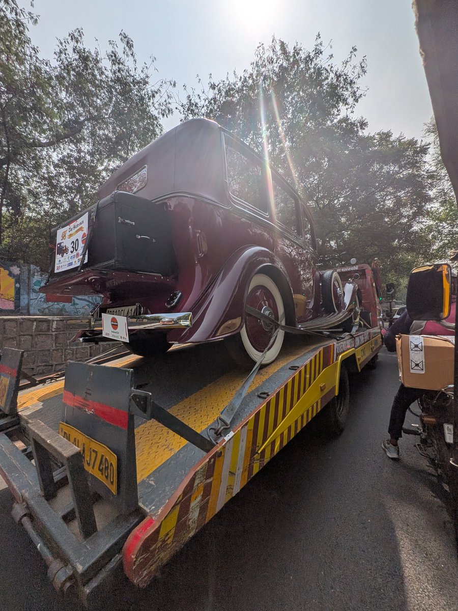 apoorvadkhade's tweet photo. Look at that beauty. #VintageMEN #vintagecar #Google #googlepixel #PhotoMode #PhotoFriday https://t.co/PmYZW93lhI