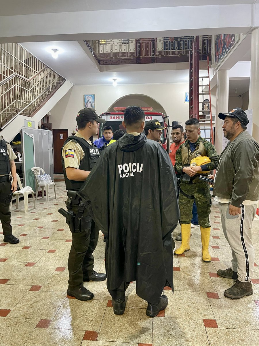 Gracias <a href="/FFAAECUADOR/">Fuerzas Armadas del Ecuador</a>, <a href="/PoliciaEcuador/">Policía Ecuador</a> y Bomberos de la provincia por su compromiso en las labores de evacuación, seguridad y asistencia a los damnificados por el aluvión en #Piñas.

No están solos. Este Gobierno del Presidente <a href="/DanielNoboaOk/">Daniel Noboa Azin</a> está con ustedes.

¡Fuerza, #Piñas!🤝