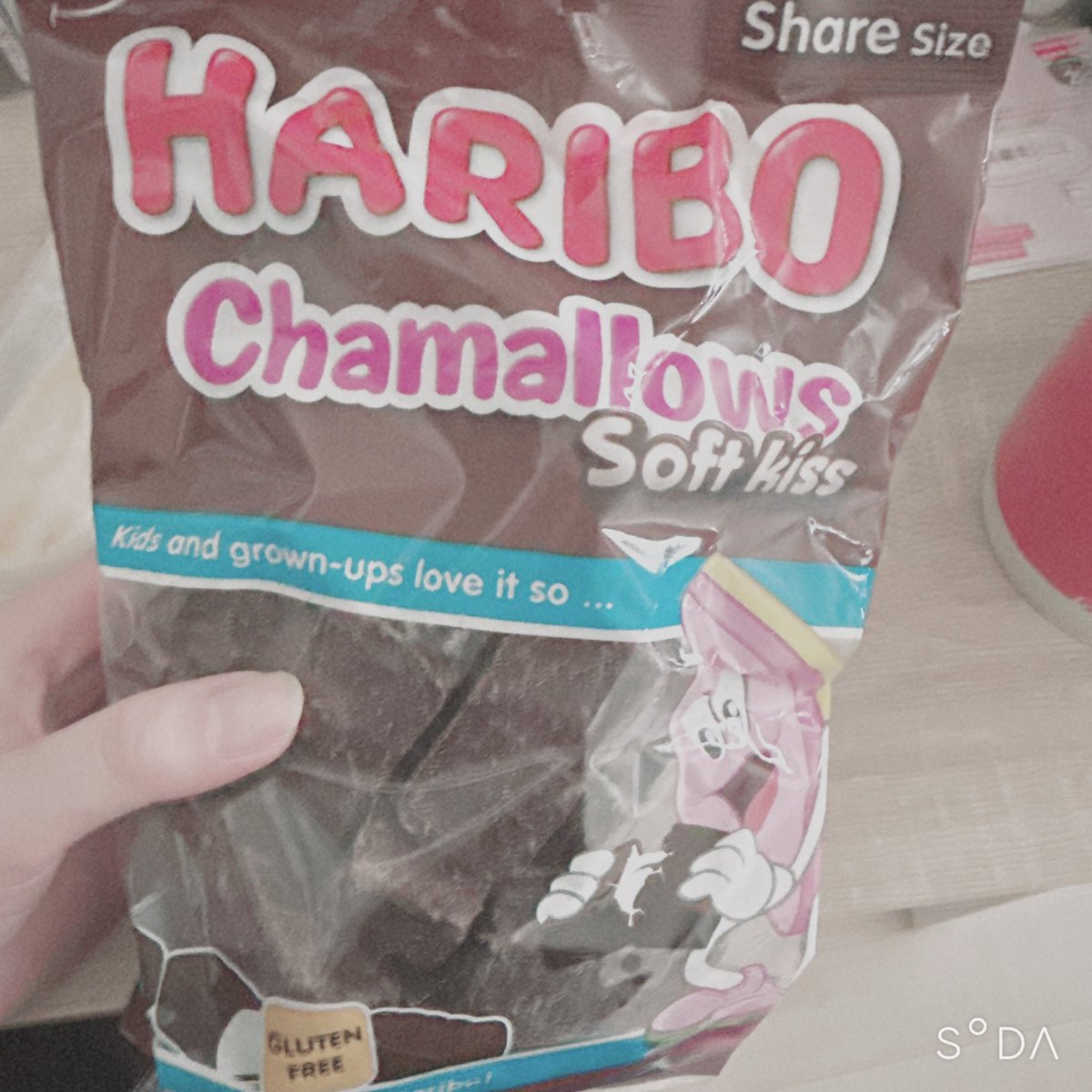 89c98's tweet photo. 東京駅のヤエチカのドンキにハリボーのチョコマシュマロ沢山あったよ
ひと家族1点だが https://t.co/jiKKJvsG1D