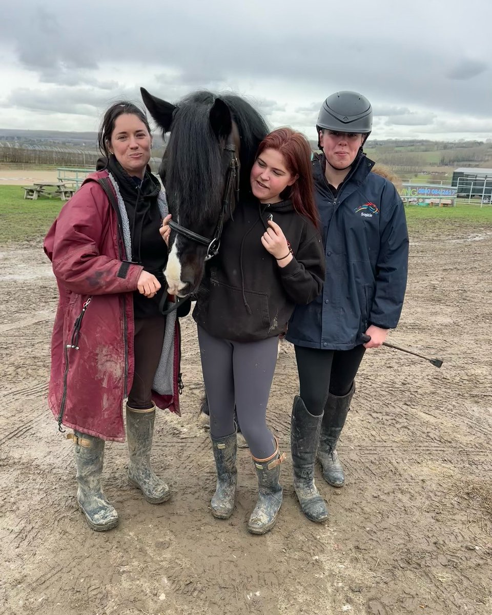 TeamTutsham1's tweet photo. Maverick loves the spotlight—he never says no to a photo with his adoring fans! Who could resist that face?
#EquineAssistedLearning #HorseTherapy #HealingHorses #EquestrianLove #HorseCuddles #MaverickTheStar #BarnLife #PonyHugs #TherapyHorses #HorsesOfInstagram #HorseConnection https://t.co/kbcHb4wv3u