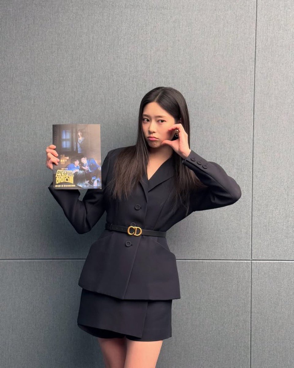 𝐜𝐢𝐜𝐢 𝖸𝖾 𝗇𝖾𝖿 𝖶𝗋𝗂𝗀𝗁𝗍. tweet media