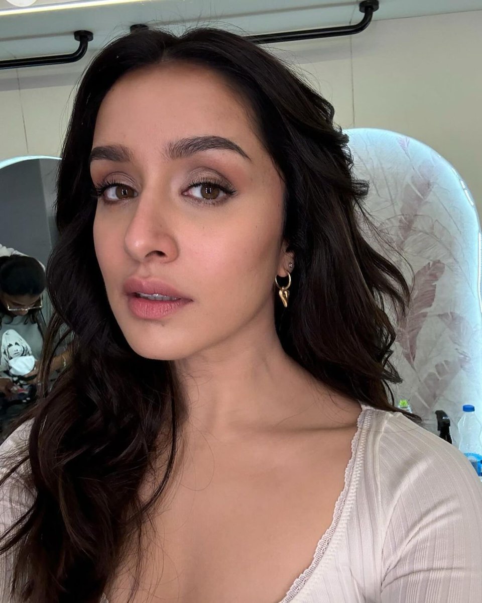 it's Shraddha's b'day month y'all 🙇🏻‍♀️
