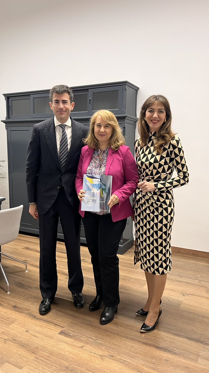 Concepción Campos (@mccamposacunha) on Twitter photo Enhorabuena a <a href="/FAranzadiLALEY/">Fundación_AranzadiLALEY</a> por la nueva edición del informe “Innovación & Tendencias Sector Legal 2025”,un lujo participar hablando de #IA y #AAPP y compartir con grandes como <a href="/moisesbarrioa/">Moisés Barrio Andrés, PhD.</a> <a href="/Cristina_Retana/">Cristina Retana</a>
Gracias <a href="/cristinasancho/">Cristina Sancho 🇪🇸🇪🇺</a> por la invitación
aranzadilaley.es/dossier/inform… Enhorabuena a <a href="/FAranzadiLALEY/">Fundación_AranzadiLALEY</a> por la nueva edición del informe “Innovación & Tendencias Sector Legal 2025”,un lujo participar hablando de #IA y #AAPP y compartir con grandes como <a href="/moisesbarrioa/">Moisés Barrio Andrés, PhD.</a> <a href="/Cristina_Retana/">Cristina Retana</a>
Gracias <a href="/cristinasancho/">Cristina Sancho 🇪🇸🇪🇺</a> por la invitación
aranzadilaley.es/dossier/inform…