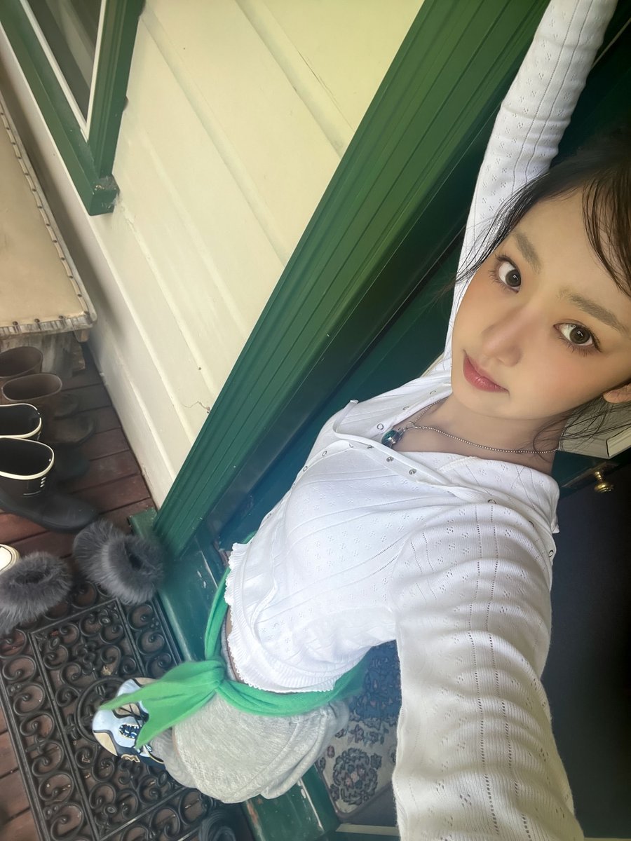 leaesol's tweet photo. ᅠᅠᅠㅤ 
;ଓ Greetings, everyone! I’m KiiiKiii 𝗟𝗲𝗲𝘀𝗼𝗹! Debut? I can hardly believe it! 🥹 I can’t wait to share all I’ve prepared, hoping you’ll fall for the charm of KiiiKiii! Stay tuned, and I’ll see you soon. ᥫ᭡.
ᅠᅠᅠㅤ https://t.co/TAI7GwYv4w