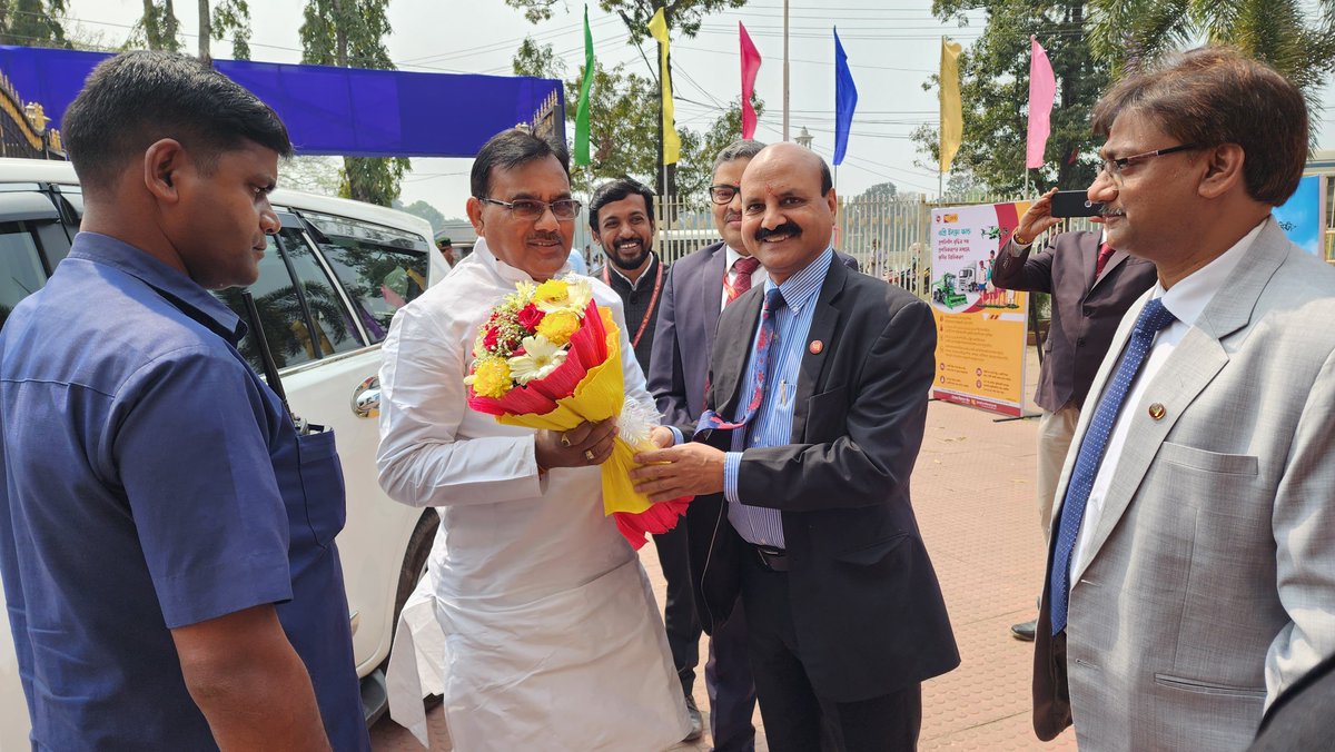 pnbindia's tweet photo. MD & CEO Sh. Ashok Chandra launched the nationwide #PNBAgricultureOutreachProgram in #Agartala. The event was inaugurated by Sh. Pranajit Singha Roy, Hon'ble Finance Minister, Govt. of Tripura, in the presence of Sh. Ajit Sukla Das, CEO, TRLM; Sh. Surendra Nidar, GM, RBI; Sh. Anil S Kotmore, GM, NABARD and Sh. Chittaranjan Prusty, Zonal Manager, Guwahati.

Held simultaneously at 65 locations across the country, the outreach program highlights the bank’s Self Help Group (SHG) and agricultural schemes aimed at providing essential support to farmers and women.  Sh. Ashok Chandra engaged with the distinguished audience, reaffirming the bank’s dedication to agricultural growth and development.

@MoRD_GoI @MOFPI_GOI @AgriGoI 

#FarmerSupport #AgricultureLoans #AvailNow #Banking #PNB
