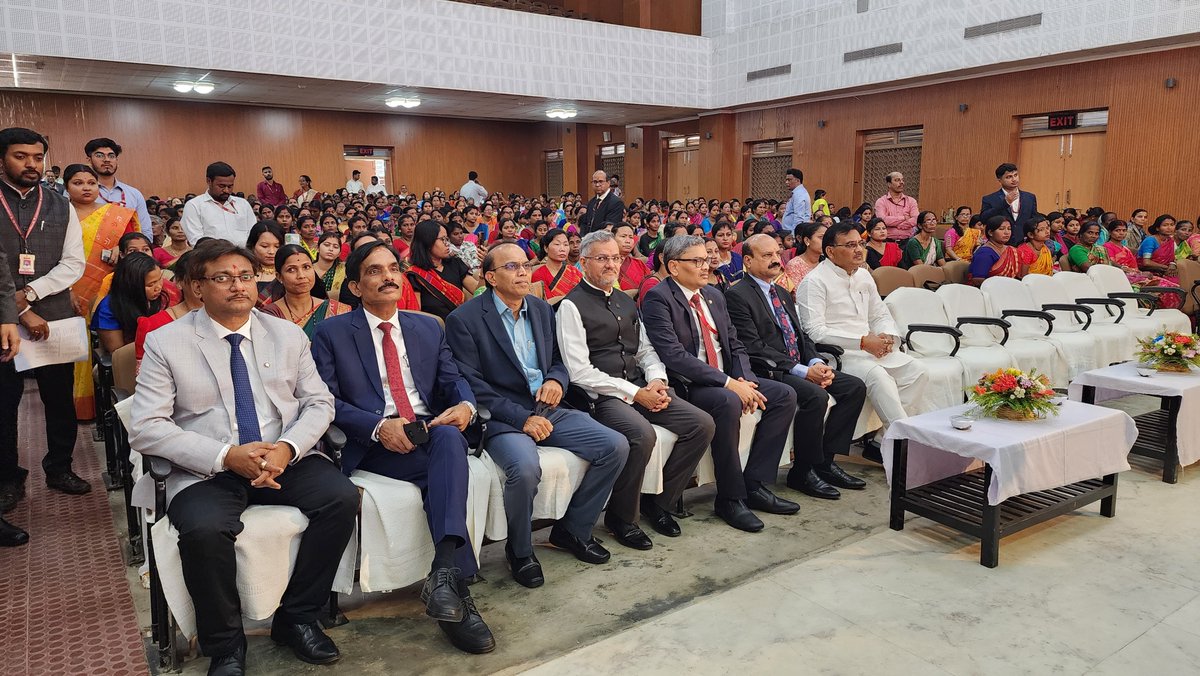 pnbindia's tweet photo. MD & CEO Sh. Ashok Chandra launched the nationwide #PNBAgricultureOutreachProgram in #Agartala. The event was inaugurated by Sh. Pranajit Singha Roy, Hon'ble Finance Minister, Govt. of Tripura, in the presence of Sh. Ajit Sukla Das, CEO, TRLM; Sh. Surendra Nidar, GM, RBI; Sh. Anil S Kotmore, GM, NABARD and Sh. Chittaranjan Prusty, Zonal Manager, Guwahati.

Held simultaneously at 65 locations across the country, the outreach program highlights the bank’s Self Help Group (SHG) and agricultural schemes aimed at providing essential support to farmers and women.  Sh. Ashok Chandra engaged with the distinguished audience, reaffirming the bank’s dedication to agricultural growth and development.

@MoRD_GoI @MOFPI_GOI @AgriGoI 

#FarmerSupport #AgricultureLoans #AvailNow #Banking #PNB