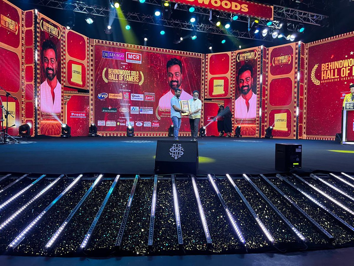T Siva (@tsivaamma) on Twitter photo “Proud and honored to present the Behindwoods award to the sensational director Rajkumar Periyasamy, the mastermind behind the greatest film AMARAN! Wishing him more success ahead! ✨🎬
#Amaran <a href="/RKFI/">Raaj Kamal Films International</a> <a href="/Siva_Kartikeyan/">Sivakarthikeyan</a> #BehindwoodsAwards #RajkumarPeriyasamy “Proud and honored to present the Behindwoods award to the sensational director Rajkumar Periyasamy, the mastermind behind the greatest film AMARAN! Wishing him more success ahead! ✨🎬
#Amaran <a href="/RKFI/">Raaj Kamal Films International</a> <a href="/Siva_Kartikeyan/">Sivakarthikeyan</a> #BehindwoodsAwards #RajkumarPeriyasamy
