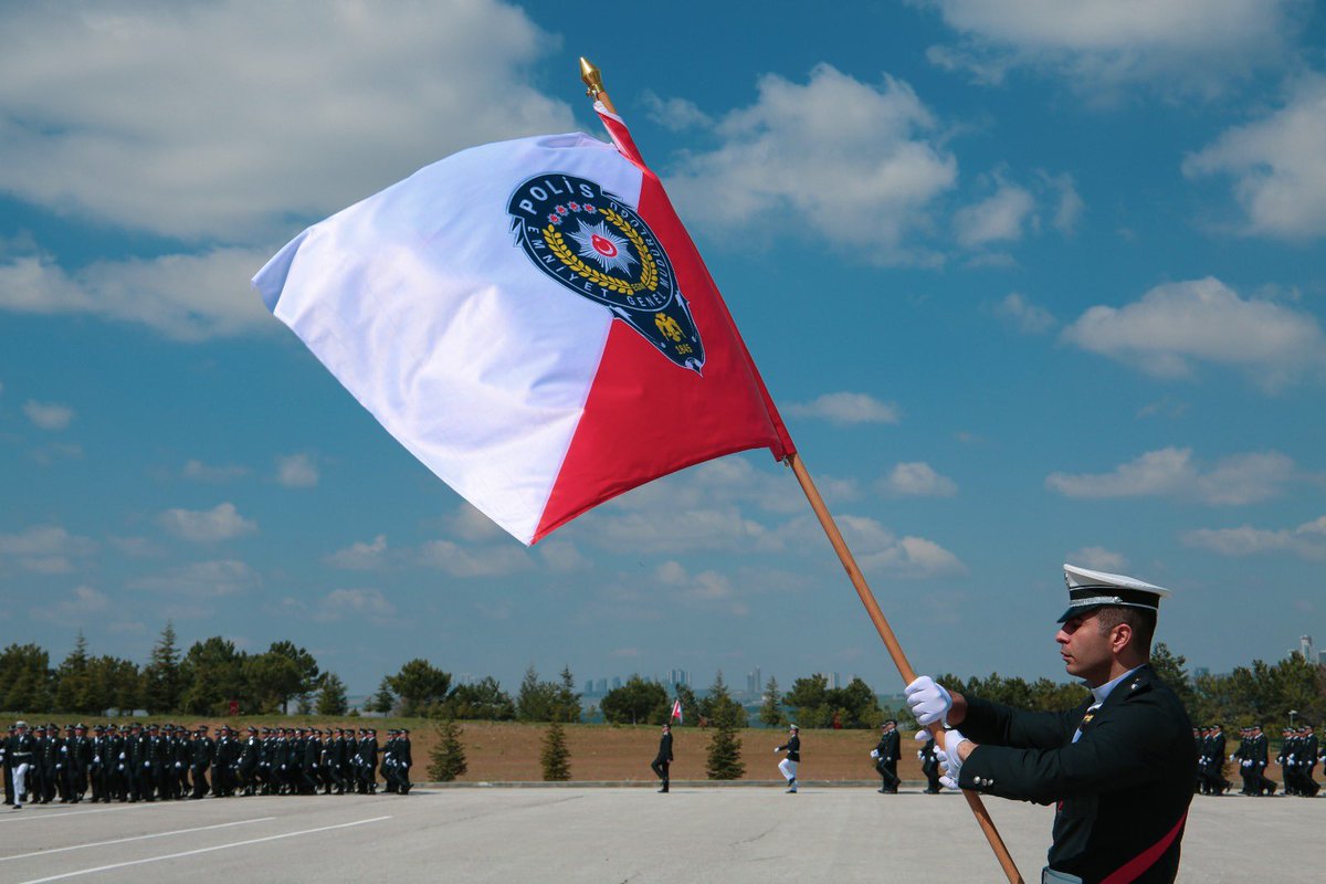 EmniyetGM's tweet image. Bayrak için yaşar, Vatan için ölürüz🇹🇷🇹🇷🇹🇷

#POMEM

@paedutr