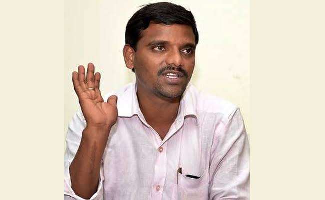 revanth_dalam's tweet photo. MLC Teenmar Mallanna Suspended From Congress Party.........  
కాంగ్రెస్ పార్టీ నుంచి ఎమ్మెల్సీ తీన్మార్ మల్లన్న సస్పెండ్.......... https://t.co/MpCNChpcer