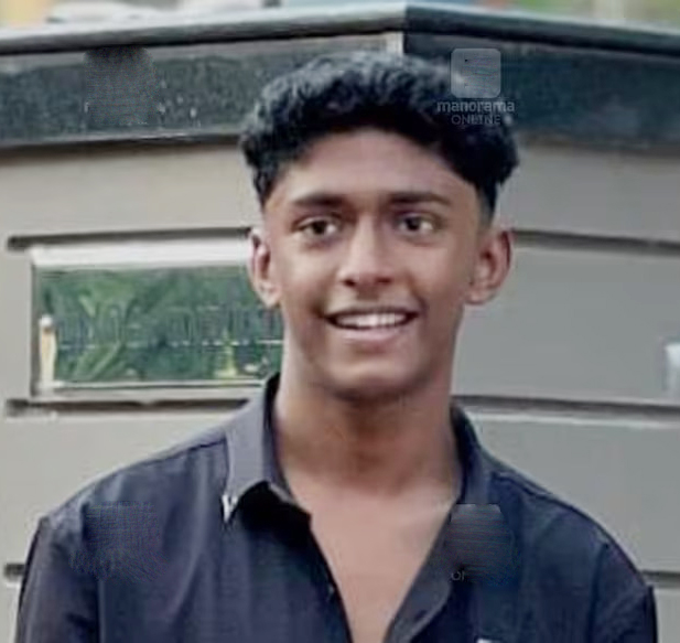 ആദരാഞ്ജലികൾ ഷഹബാസ്. വേട്ടനായ്ക്കൾ കൊന്നുതള്ളിയത് ഒരു കുടുംബത്തിൻ്റെ ഭാവി പ്രതീക്ഷയെയാണ്. എന്നിട്ട് കൊലയാളികളെ ജുവനൈൽ കോടതിയിൽ ഉപദേശിച്ച് നന്നാക്കാൻ വിട്ടിരിക്കുകയാണത്രെ. ഇവറ്റകളൊക്കെ ഭൂമിക്ക് ഭാരമായി എന്തിനാണ് ജീവിക്കുന്നത് ?? വെട്ടിനുറുക്കണം പന്നികളെ. 😡😡😡