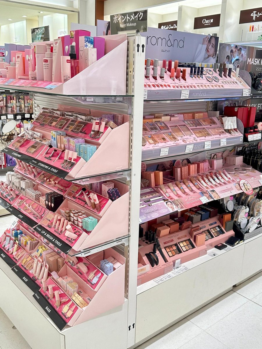 pamuchi_db_008's tweet image. 化粧品店✨✨に来るたびに困難選択症になります💄😳
今日はまた満載で帰る一日です😊😁