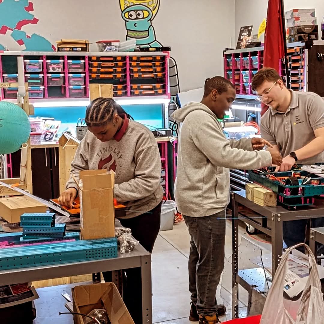 Week Zero Photo Dump! We have been super busy finishing up our robot: Can't wait for our first <a href="/FRCTeams/">FIRST Robotics Competition</a> #REEFSCAPE competition!

#omgrobots #morethanrobots