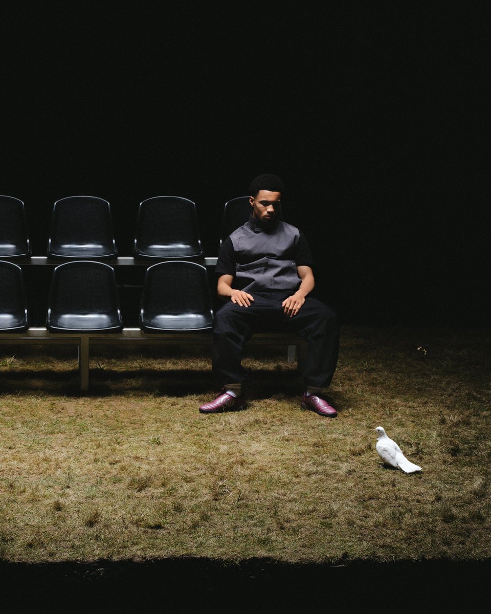 nikefootball's tweet photo. Say hello again to the Total 90.

Two mythical beings, worn by @ethan_nwaneri.   

#NikeFootball https://t.co/HGYfkhnn9Z
