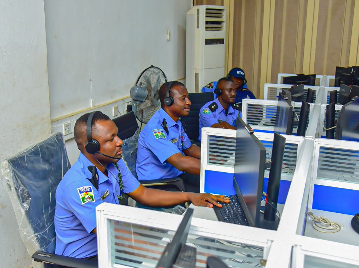 The @PoliceNG_CRU is available 24/7 to receive & resolve complaints of police misconduct from all parts of Nigeria 🇳🇬. All cases MUST have DATE, TIME and PLACE of occurrence. Call: 08057000001, 08057000002,