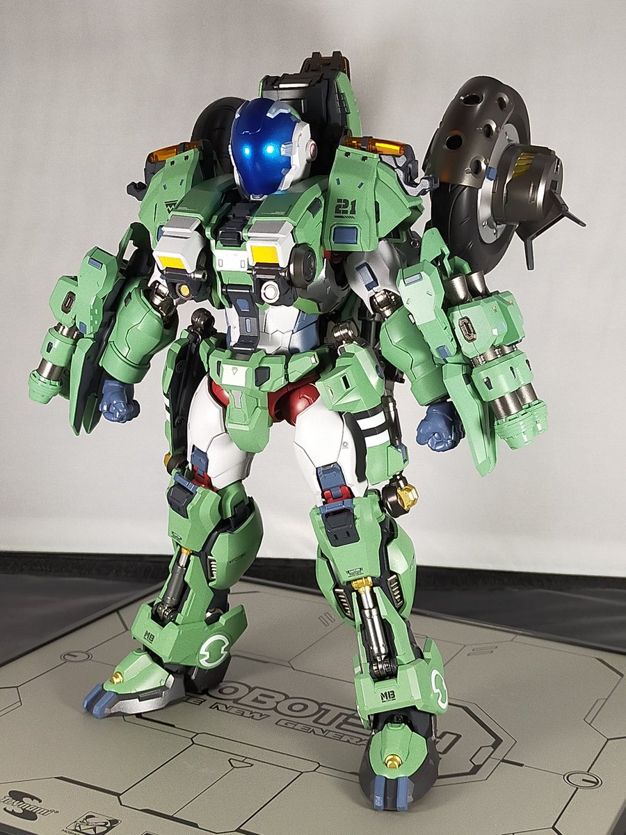 MOSHOWTOYSのモスピーダ 1/10とかなりの大きさで金属パーツ多様による